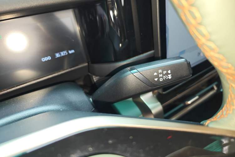 Used iCAR 03 2024 401km Two-Wheel Drive Standard Advanced Version Gear Lever