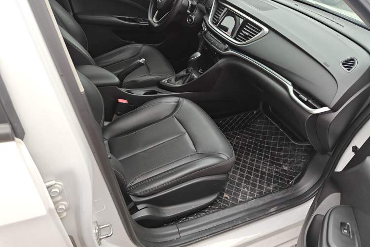 Used Buick GT 2021 1.3T Automatic Mild Hybrid Elite Version Right Front Seat