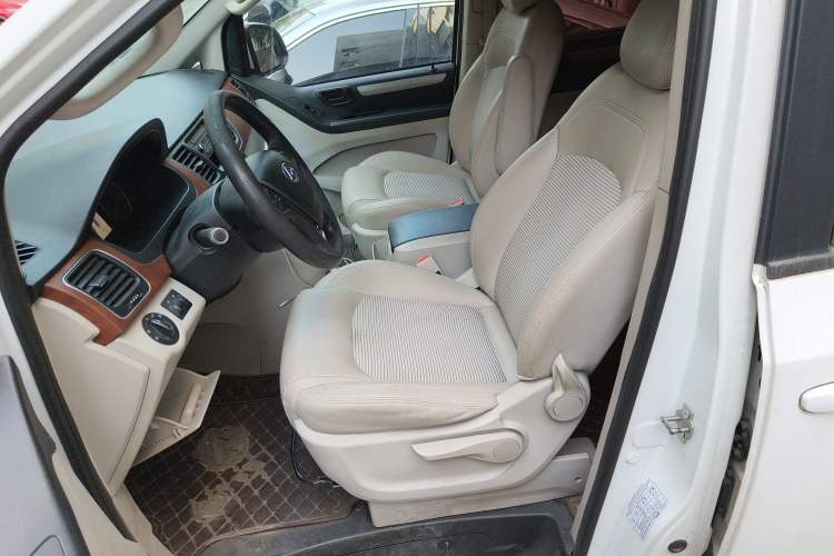 Used SAIC MAXUS G10 2016 2.0T Automatic Fashion Edition Driver Seat