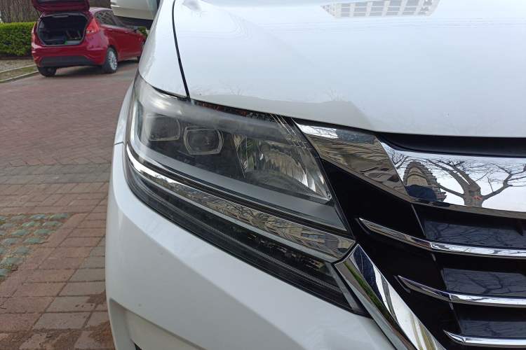 Used Honda Elysion 2016 2.4L Comfort Edition Right Front Headlight