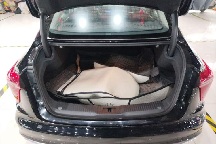 Used Hongqi H5 2025 2.0T Automatic Flag Edition – 500 000 Units Commemorative Version