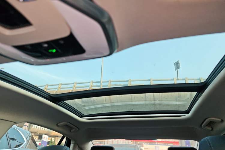 Used Hongqi H5 2023 2.0T Automatic Smart Connect Flagship Edition Headliner