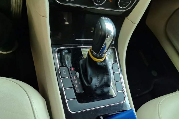 Used Volkswagen Passat 2014 1.8TSI DSG Prestige Edition Gear Lever