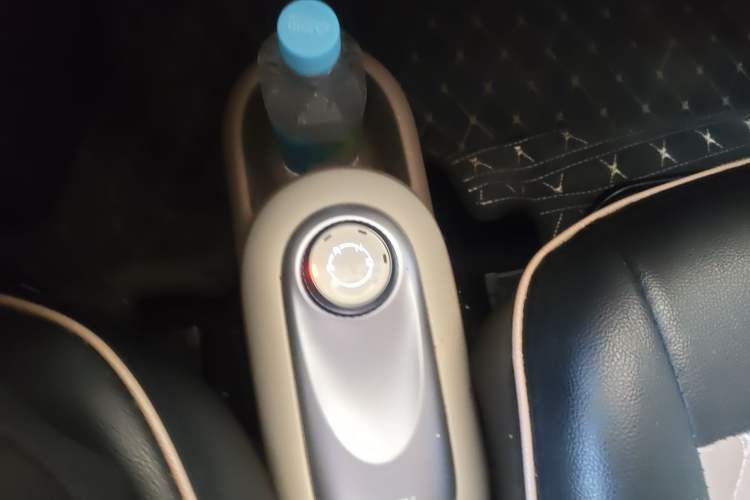 Used Wuling Hongguang MINIEV 2025 Four-Door Version Zhenxiang+ Edition Gear Lever