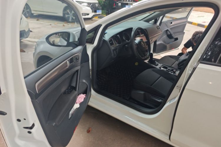 Used Volkswagen Golf 2016 1.6L Automatic Fashion Model Driver Seat