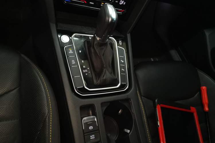 Used Volkswagen FAW-Volkswagen CC 2023 380TSI Striking Edition Gear Lever