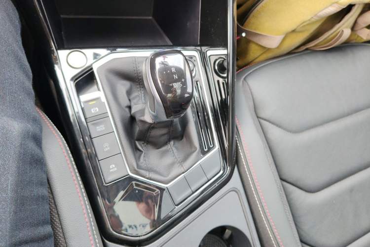 Used Volkswagen Tayron 2022 280TSI Two-Wheel Drive Luxury Smart Connectivity Version Gear Lever