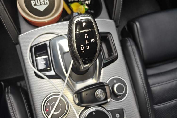 Used Alfa Romeo Stelvio 2020 2.0T 280HP Luxury Edition Gear Lever