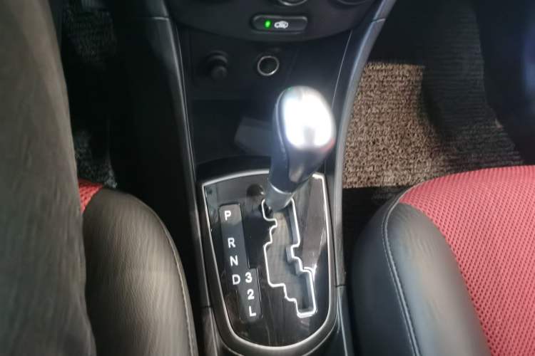 Used Hyundai Verna Ray 2014 1.6L Automatic TOP Gear Lever