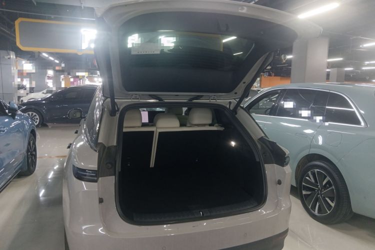 Used Li Auto i6 2025 Model Two-Wheel-Drive Standard Type
