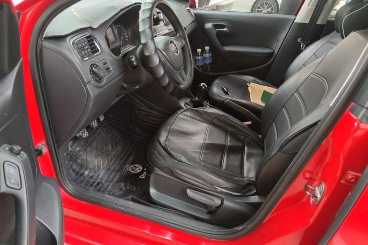 Used Volkswagen Polo 2014 1.6L Manual Comfort Edition
