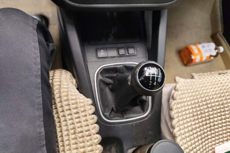 Used Volkswagen Sagitar 2011 1.6L Manual Comfort Version Gear Lever