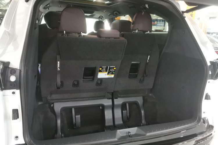 Used Toyota Granvia 2023 2.5L Hybrid Flagship VIP Edition