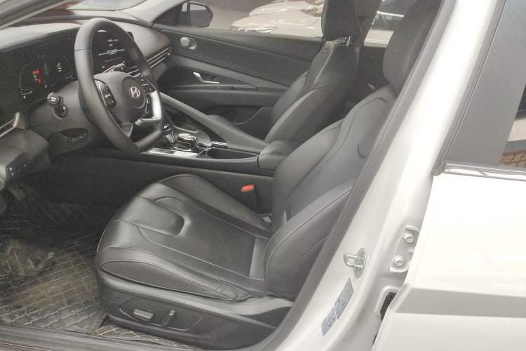 Used Hyundai Elantra 2023 1.5L CVT LUX Prestige Edition