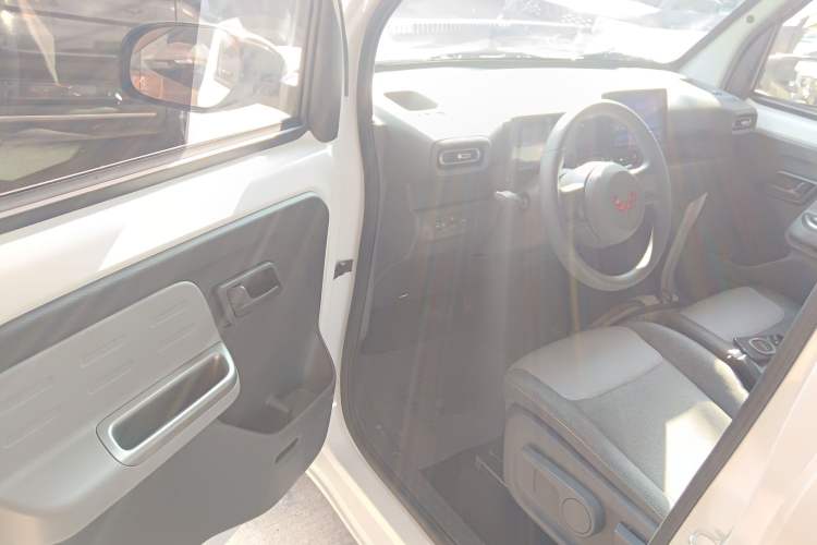 Used Wuling Zhiguang New Energy 2025 Model 305km Ambitious Edition