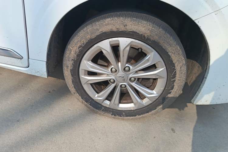 Used Wuling Jiachen 2022 1.5T Manual Light Enjoyment Dynamic Version
