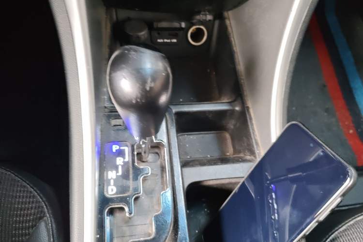 Used Hyundai Sonata 2013 2.0L Automatic Fashion Edition Gear Lever