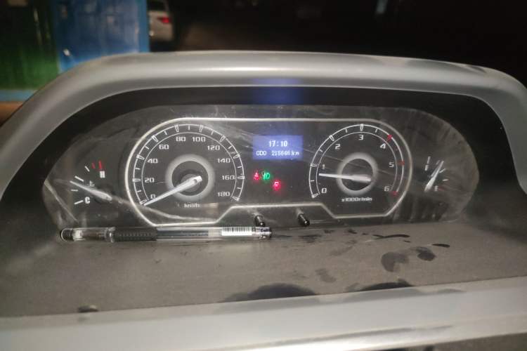 Used SAIC MAXUS Xintu V80 2019 2.5T Classic Model 6-Speed Manual Aotong Long Wheelbase Mid-Height 7-Seater
