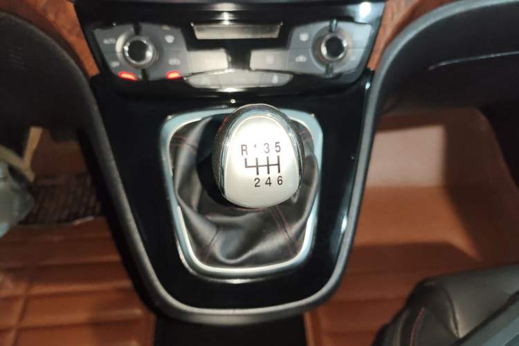 Used Haval H6 2014 Sport Version 1.5T Manual Two-Wheel Drive Elite Edition
