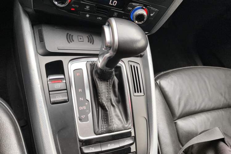 Used Audi Q5 2013 40 TFSI Technology Edition Gear Lever