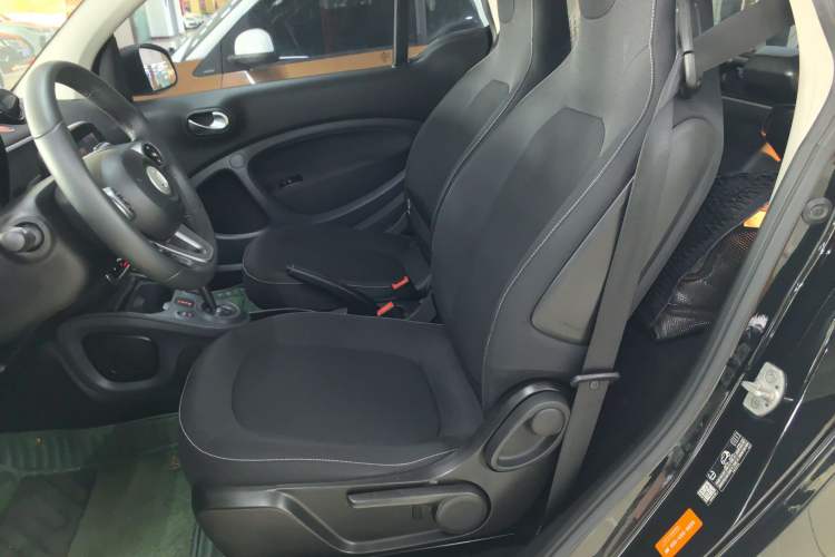 Used smart fortwo 2019 0.9T 66kW Hardtop Wind Power Edition China VI Left Rear Seat