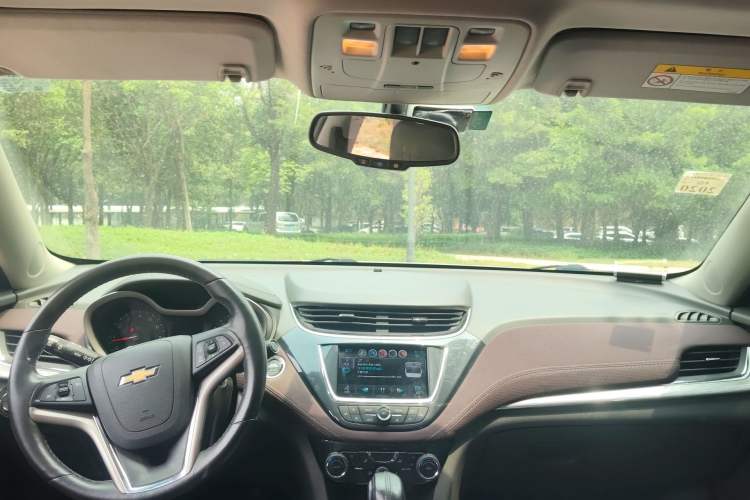 Used Chevrolet Malibu 2016 1.6T Automatic Luxury Edition Center Console