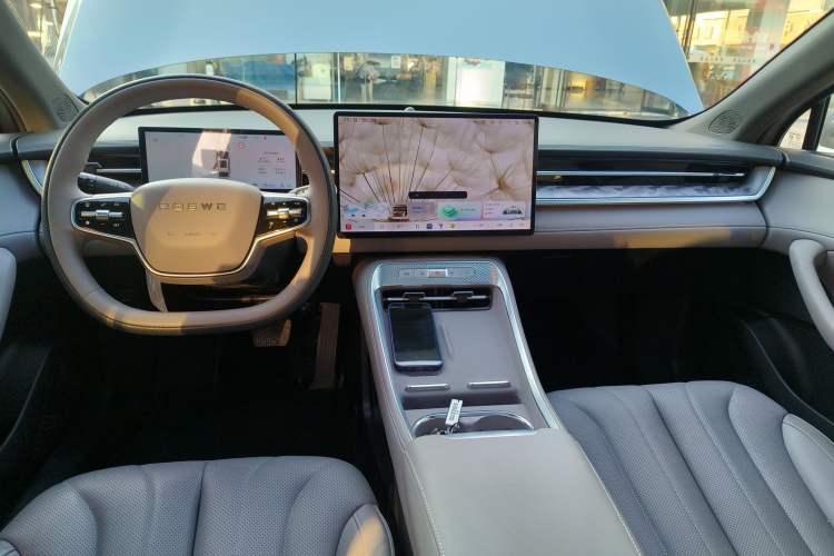 Used Roewe M7 DMH 2025 Model 160km Enjoyment Version
