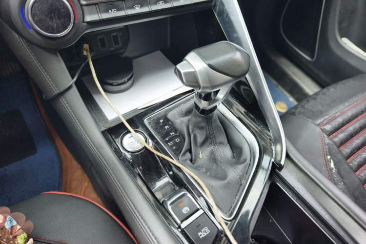 Ojetý Dongfeng Aeolus AX7 2019 1.6T Automatic AI Navigation Model Enjoyment Version China VI Standard