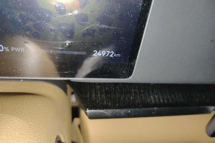 Used VOYAH Dream 2025 EV Four-Wheel Drive Prestige Qiankun Edition Odometer Close Up