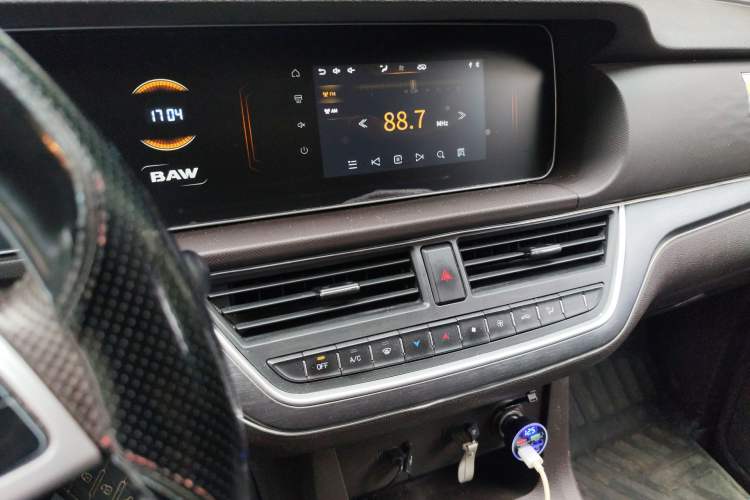 Used BAW Ruisheng Ace M7 2023 1.6L Long-wheelbase Ride-hailing Custom Version 7-seater Audio And AC Panel