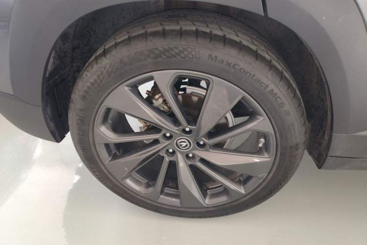 Used CHANGAN UNI-T 2020 1.5T Prestige Version Right Rear Wheel Hub