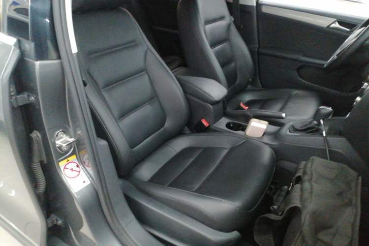 Used Volkswagen Sagitar 2014 1.4TSI Automatic Luxury Model Right Front Seat