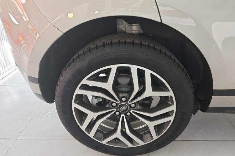 Used Land Rover Range Rover Evoque 2024 Aurora L 249 PS Prestige Light-Chasing Edition