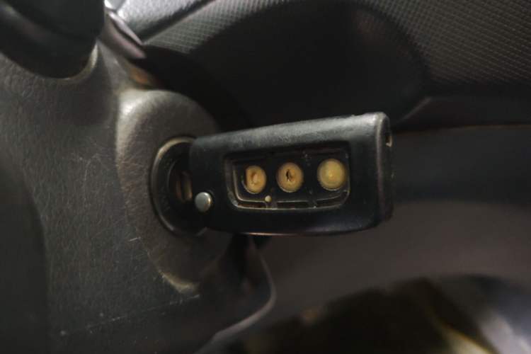 Used Foton Tunland 2017 2.8T E-Series Diesel Two-Wheel Drive Comfort Version with Low Cargo Bed and Long Cabin Meeting China V Emission Standards
