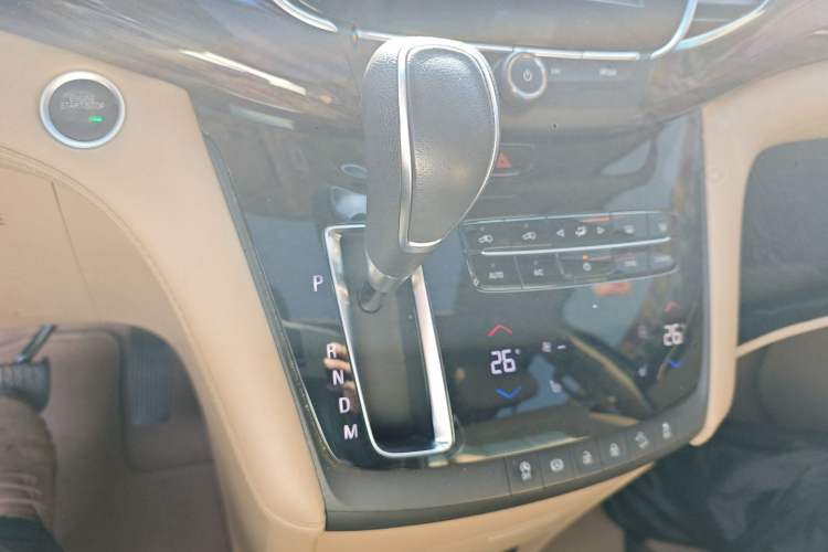 Used Buick GL8 2018 ES 28T Luxury Model China VI Standard Gear Lever