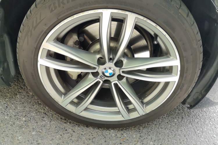 Used BMW 7 Series 2018 730Li Luxury Edition M Sport Package Right Front Wheel Hub