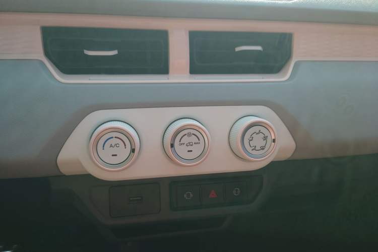 Used Chery QQ Ice Cream 2022 170km Sundae Phosphate Lithium-Ion
