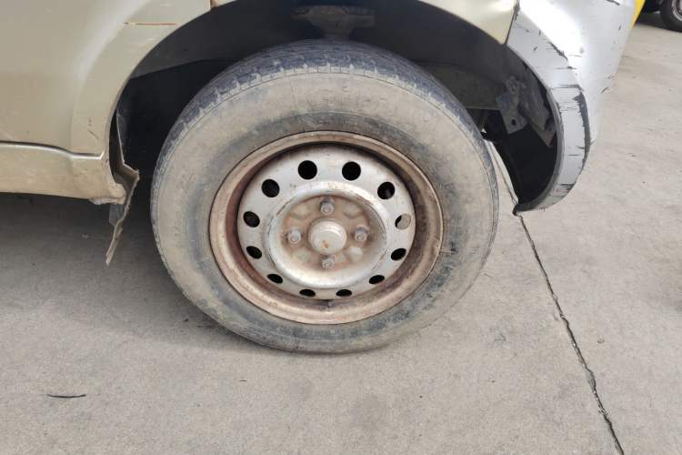 Used Wuling Rongguang 2011 1.5L Base Version Right Front Wheel Hub