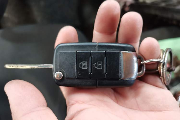 Used Dongfeng Yufeng 2023 V9+ 2.0T Manual Front-Drive Multi-Function Mid-Roof High-Roof 7/8/9-Seater
