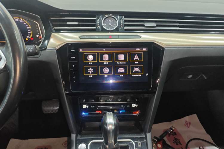 Used Volkswagen Magotan 2020 380TSI DSG Luxury Version Audio And AC Panel