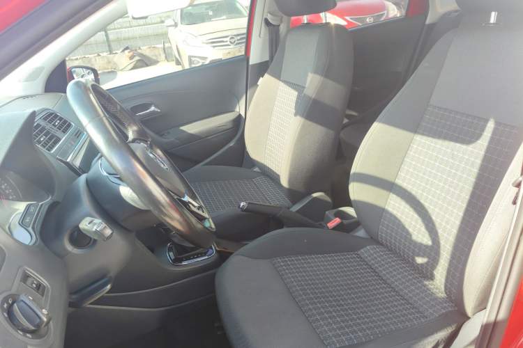 Used Volkswagen Polo 2016 1.6L Automatic Comfort Model
