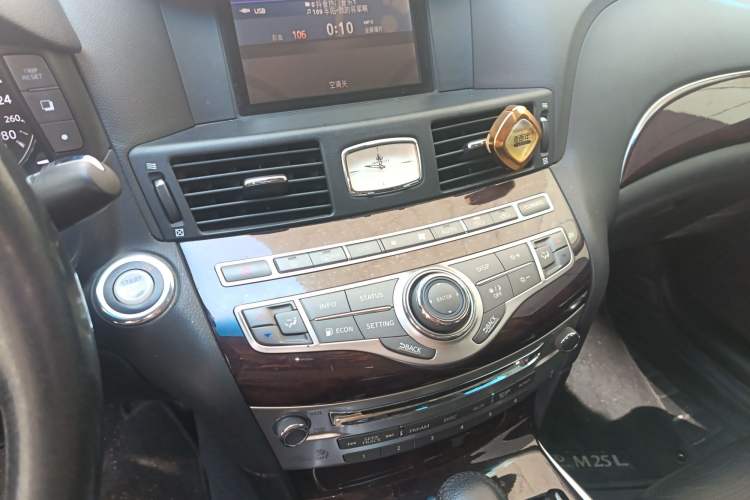 Used Infiniti M Series 2012 M25L Comfort Edition Audio And AC Panel