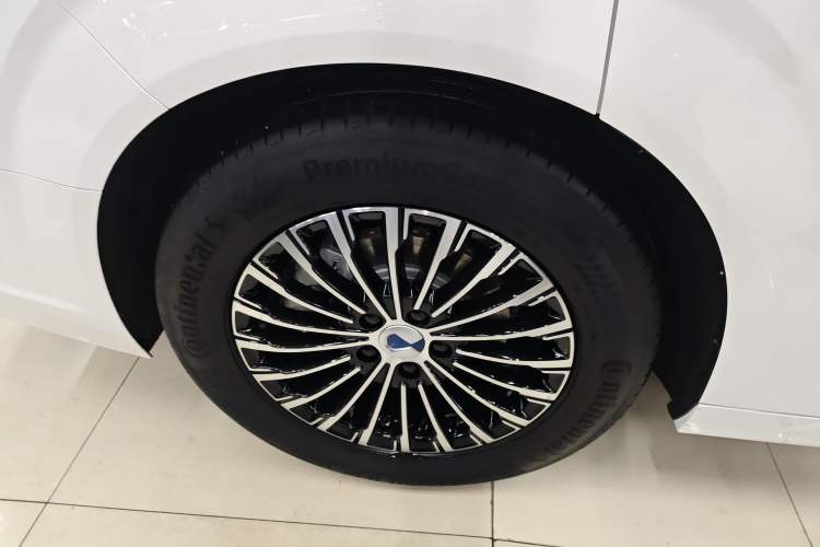 Used Denza D9 2024 DM-i 970 Luxury Model