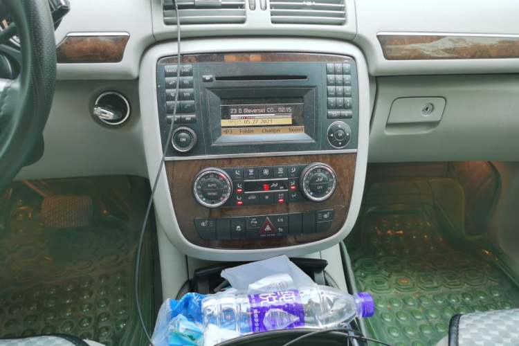 Used Mercedes-Benz R-Class 2011 R 300 L Business Model Audio And AC Panel