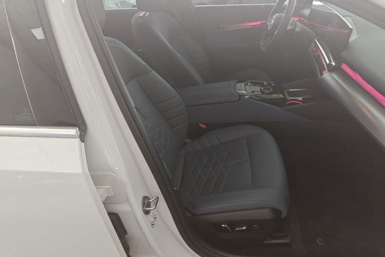 Used BMW i5 2024 eDrive 35L Luxury Model with M Sport Package
