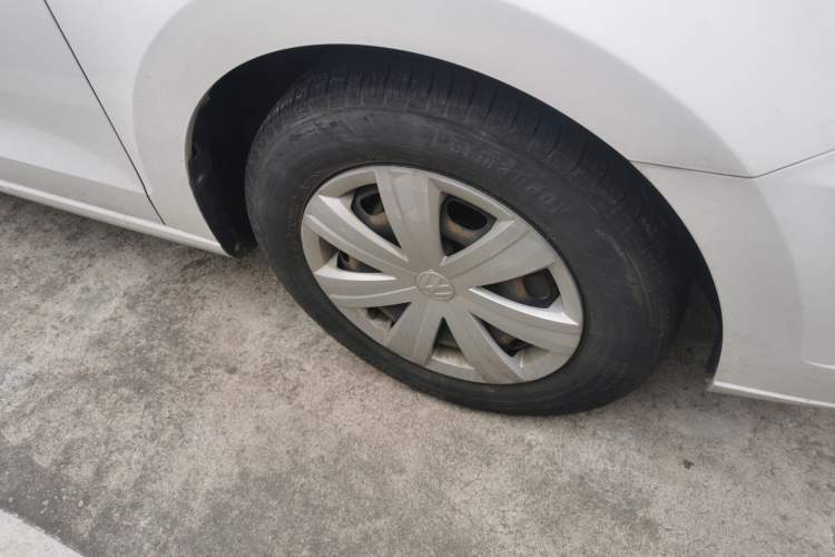 Used Volkswagen Jetta 2017 1.5L Manual Fashion Edition Right Front Wheel Hub