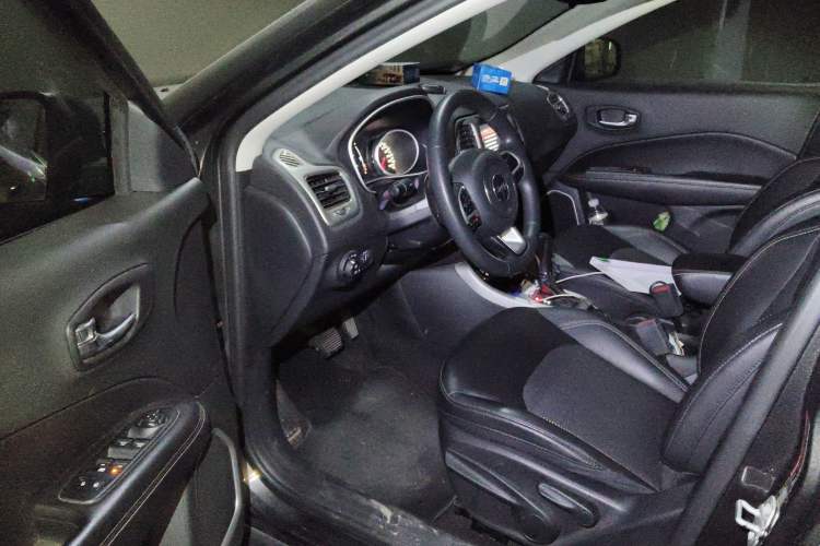 Used Jeep Compass 2020 220T Automatic Leading Edition
