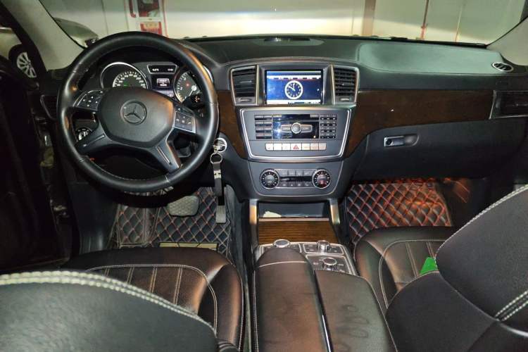 Used Mercedes-Benz GL-Class 2014 GL 350 CDI 4MATIC Center Console