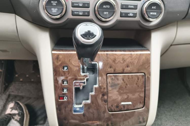 Used Mazda 8 2013 2.5L Ultimate Edition Gear Lever