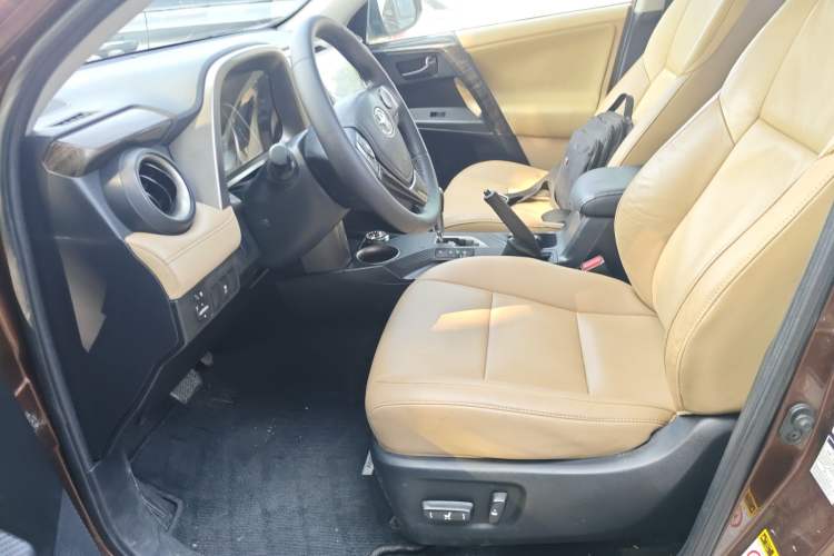 Used Toyota RAV4 2013 2.5L Automatic 4x4 Elite Edition Left Front Seat